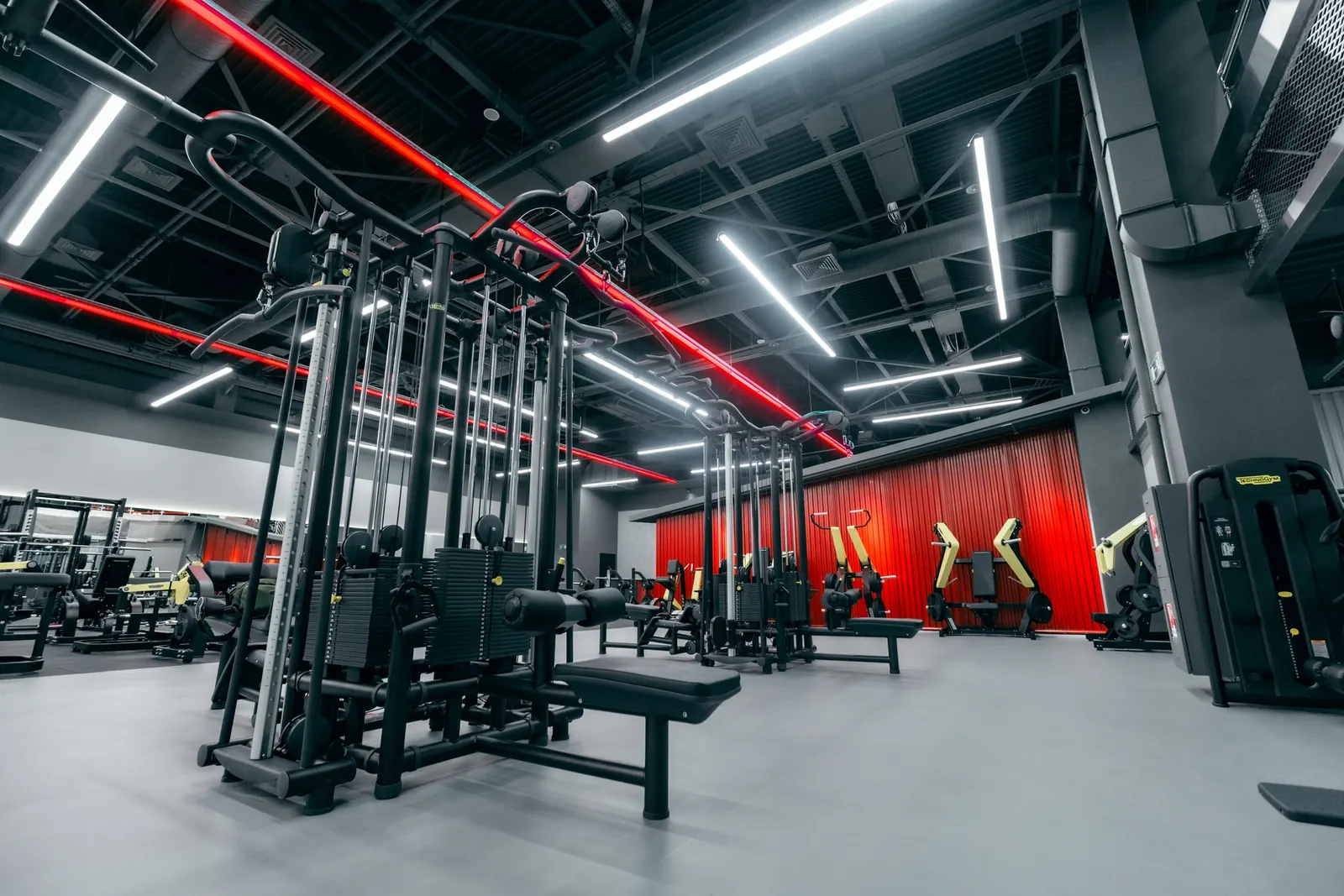 Тренажёрный зал K1 Fitness 950 м² с тренажёрами Technogym